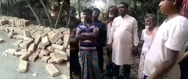 কোটচাঁদপুর রাস্তার কাজ শুরুর আগেই ইট বিক্রি