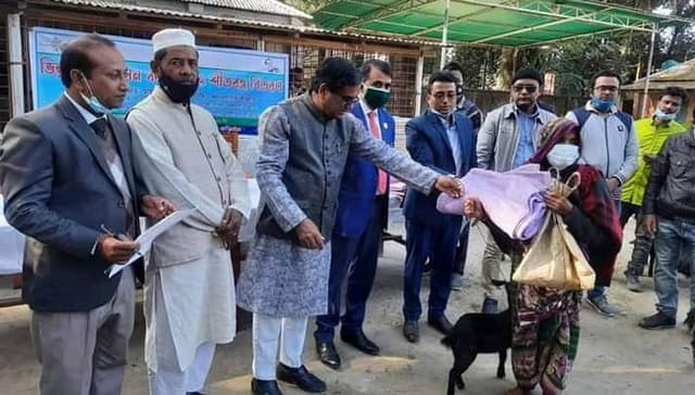 ভূরুঙ্গামারীতে ভিক্ষুক পুনর্বাসনে ছাগল বিতরণ