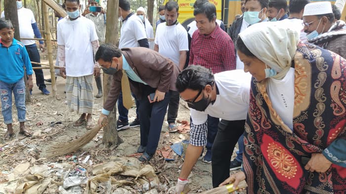 কালিয়াকৈরে পরিষ্কার পরিচ্ছন্নতা অভিযান শুরু