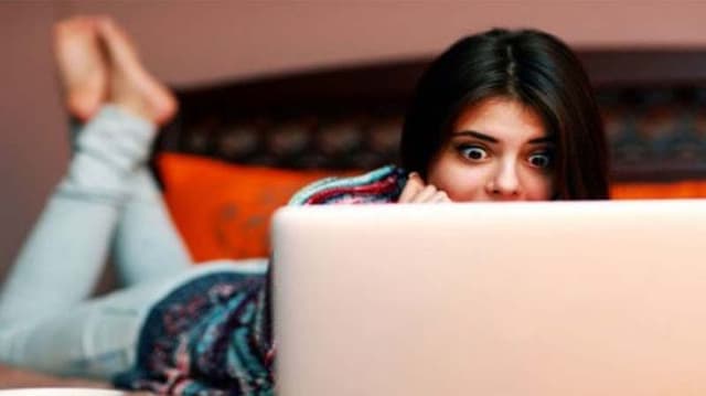 একা থাকলে মেয়েরা যা করে, জানলে চমকে যাবেন