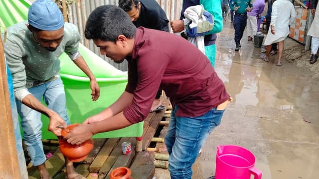 ইজতেমায় পুরোনো পত্রিকা-পলিথিন ১০ টাকা, অজুর পানি ২০