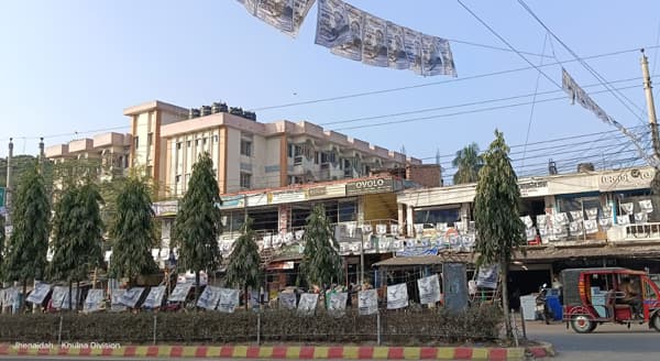 ঝিনাইদহে পলিব্যাগে মোড়া লাখ লাখ পোস্টার এখন গলার কাঁটা!
