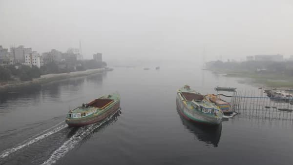 ঢাকায় জেকে বসেছে শীত, আরও বাড়তে পারে