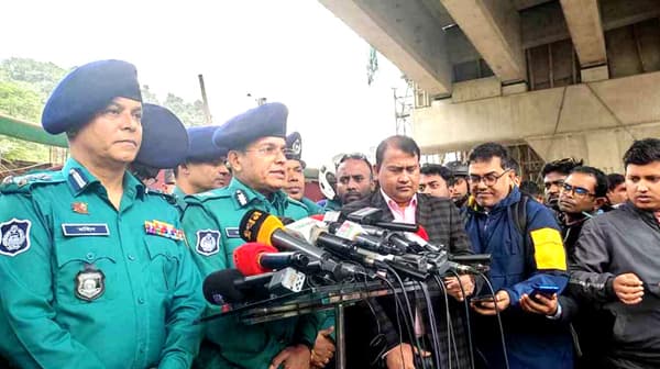 কারওয়ান বাজার বস্তিতে আগুন, কারণ খতিয়ে দেখা হবে: ডিএমপি কমিশনার