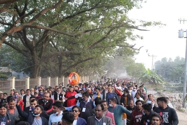 উল্লাপাড়ায় প্রচার-প্রচারণার শেষ দিনে মেয়র প্রার্থী নজরুলের গণসংযোগ জনসমুদ্র