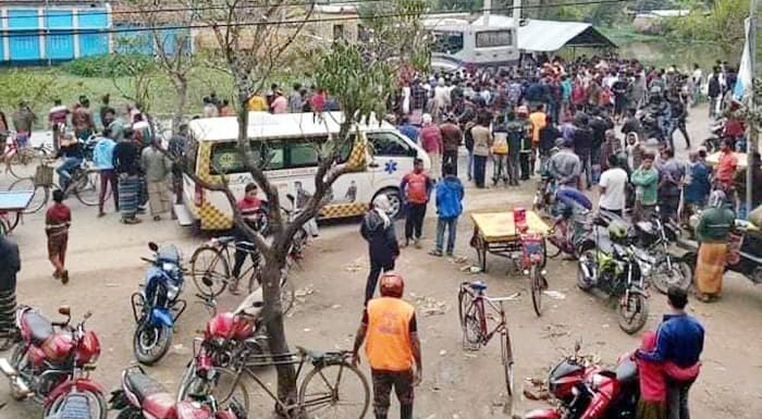 ঝিনাইদহে বাসের ধাক্কায় নিহত ২, আহত ৩
