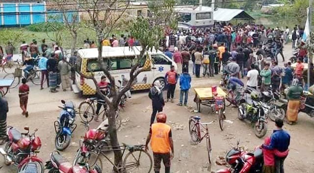 ঝিনাইদহে বাসের ধাক্কায় নিহত ২, আহত ৩