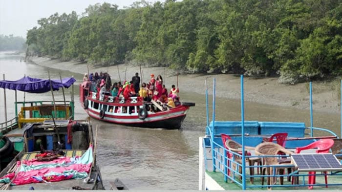 পর্যটকবাহী নৌযান চলাচলে নিষেধাজ্ঞা প্রত্যাহার