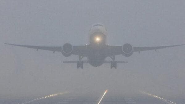 কুয়াশায় আকাশপথের শিডিউল লন্ডভন্ড