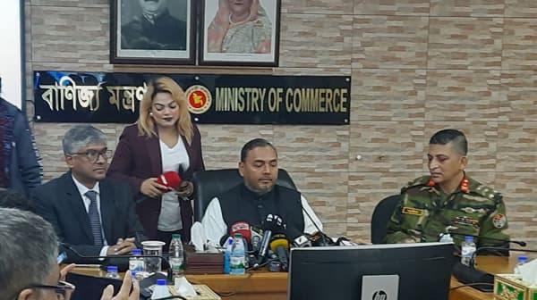 ব্যবসায়ীদের সিন্ডিকেট শক্ত হাতে দমন করার হুশিয়ারী বাণিজ্য প্রতিমন্ত্রীর