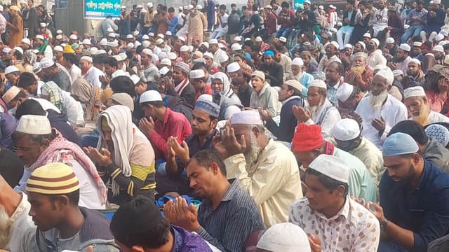 ‘আমিন আমিন’ ধ্বনিতে শেষ হলো আখেরি মোনাজাত