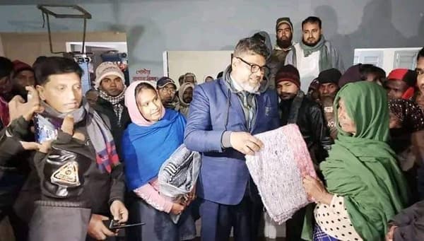 আত্রাইয়ে শীতার্তদের মাঝে এমপি সুমনের কম্বল বিতরণ
