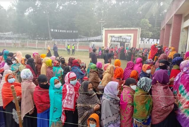 শৈলকুপা পৌরসভা নির্বাচনে শান্তিপূর্ন ভাবে ভোট গ্রহন চলছে
