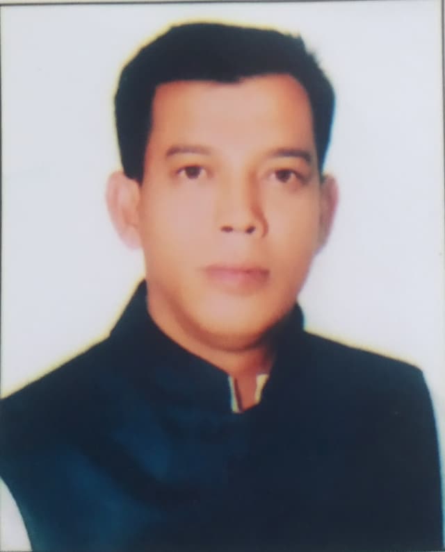 পলাশে বর্ণাঢ্য রাজনৈতিক ব্যক্তি আলমগীর হোসেন