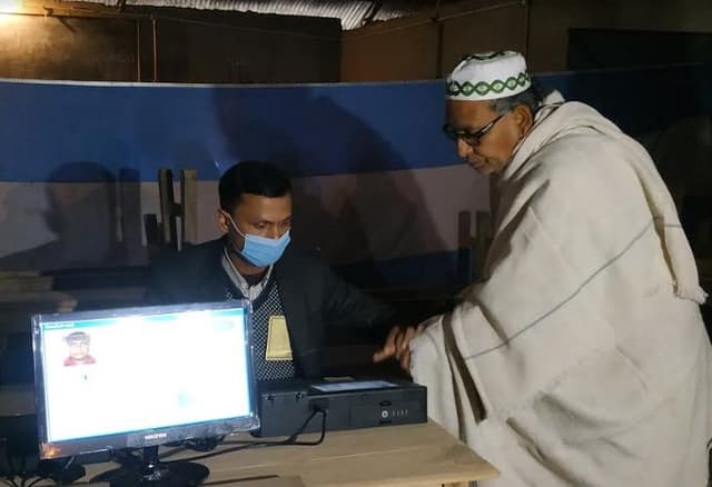 নজিপুর পৌরসভা নির্বাচনে ভোট গ্রহন চলছে