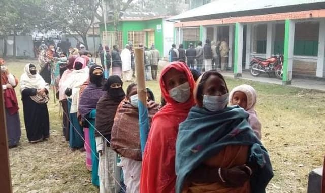 গোপালপুর পৌরসভায় ভোটগ্রহন চলছে