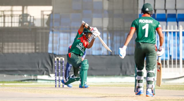 শত রানের আগেই সাজঘরে টাইগার যুবারা