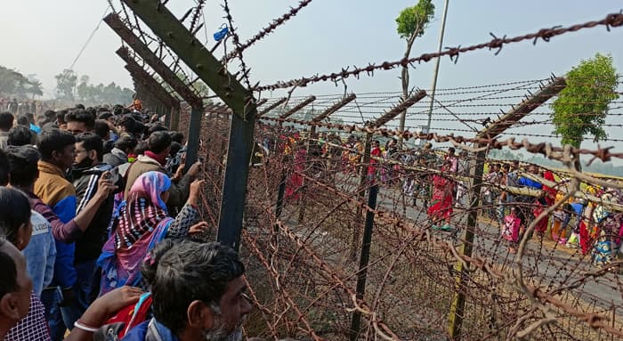 ধামইরহাট সীমান্তে দুই বাংলার মিলনমেলা