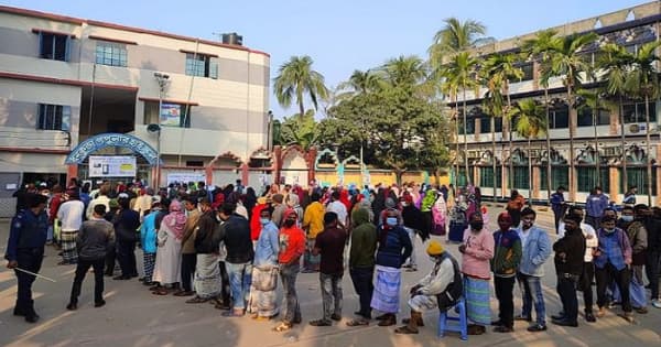 নাসিকে শান্তিপূর্ণভাবে ইভিএমে চলছে ভোটগ্রহণ