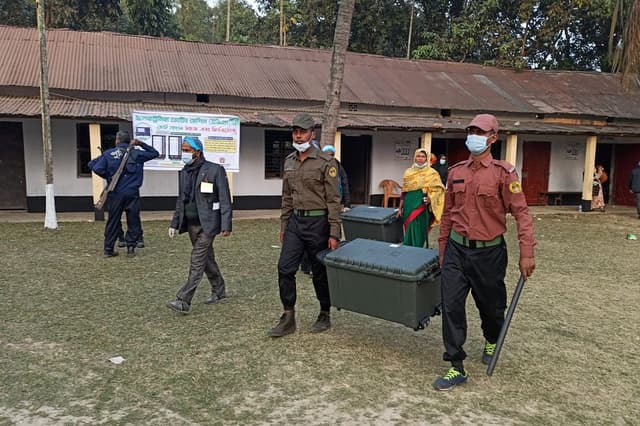 কোনো অপ্রীতিকর ঘটনা ছাড়াই ভোটগ্রহণ শেষ, চলছে গণনা