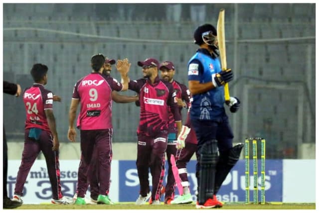 ঢাকার বিপক্ষে টসে হেরে ফিল্ডিংয়ে মাশরাফীর সিলেট