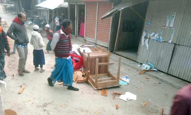 ডাসারে বিএনপির কার্যালয় ভাংচুর! আ.লীগের দাবী প্রধানমন্ত্রীকে নিয়ে কটুক্তি