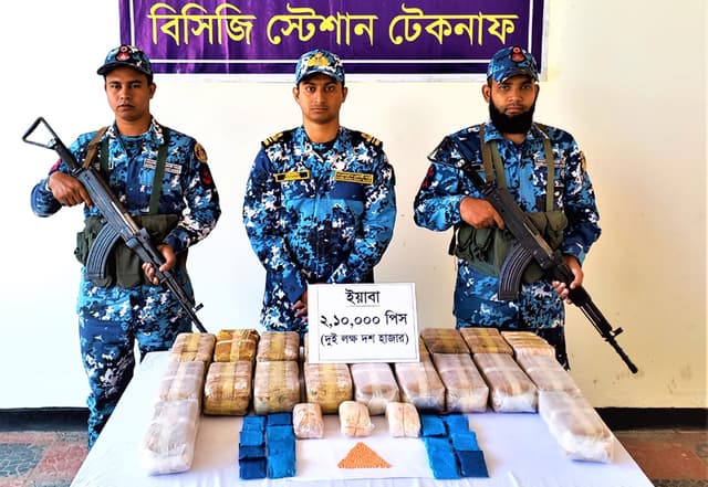 কোস্টগার্ডের অভিযানে ২ লক্ষাধিক ইয়াবা জব্দ