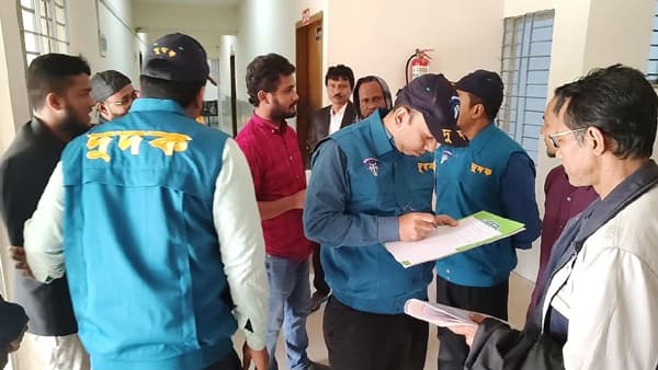 বরিশাল পাসপোর্ট অফিসে দুদকের হানা, প্রমান মিলেছে দুর্নীতি-অনিয়মের