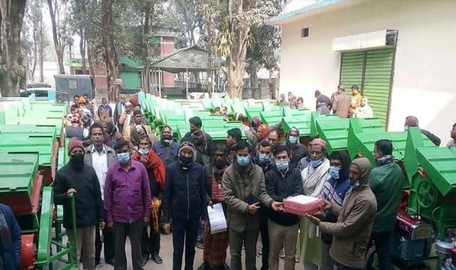 ভূরুঙ্গামারীতে পঁচিশ লাখ টাকার মাড়াই যন্ত্র বিতরণ