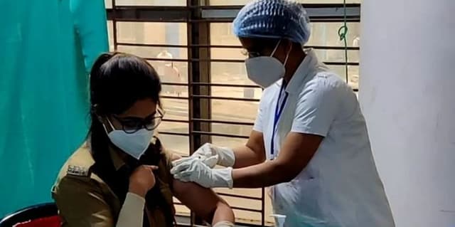 ভারত প্রথমদিনেই টিকা দিয়েছে ২ লাখ মানুষকে