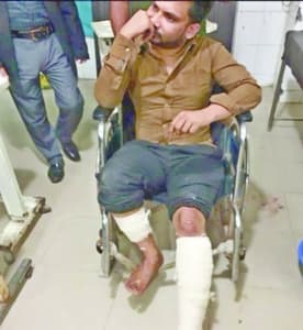 ছাত্রলীগের অন্তর্কোন্দলে এক কর্মীকে বর্বর নির্যাতন ঢাকা মেডিকেলে