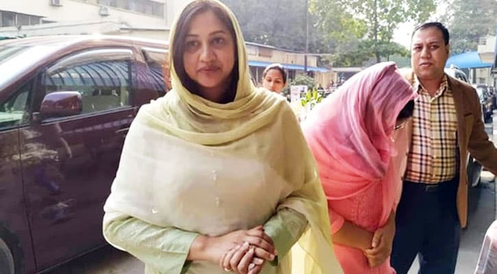 খালেদা জিয়ার পুত্রবধূ ফিরে গেলেন যুক্তরাজ্যে