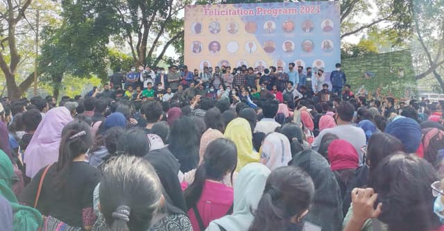 উপাচার্যের পদত্যাগ দাবিতে উত্তাল শাবি