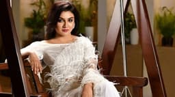 জয়ার গ্লামারে ফায়ার সার্ভিস ‘তলব’ ভক্তের !
