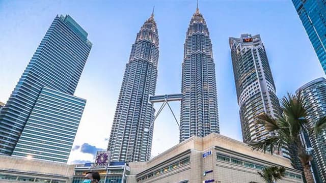 বাংলাদেশ থেকে শ্রমিক নেওয়ার চুক্তির ঘোষণা মালয়েশিয়ার