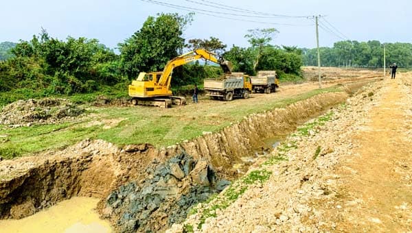 ইটভাটায় যাচ্ছে বুড়ি নদী পাড়ের মাটি: নিরব প্রশাসন !