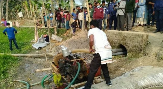 ভূঞাপুরে অবৈধভাবে বালু উত্তোলন করায় বাংলা ড্রেজার ধ্বংস