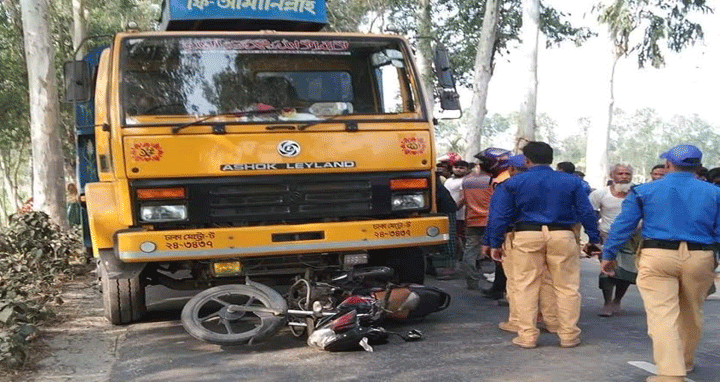 লালমনিরহাটে ট্রাকের চাপায় দুই পুলিশ সদস্যের মৃত্যু