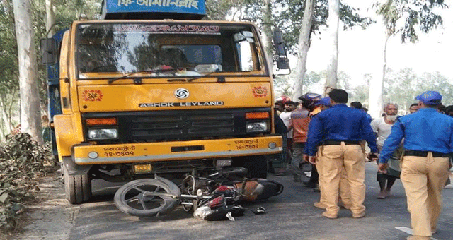 লালমনিরহাটে ট্রাকের চাপায় দুই পুলিশ সদস্যের মৃত্যু
