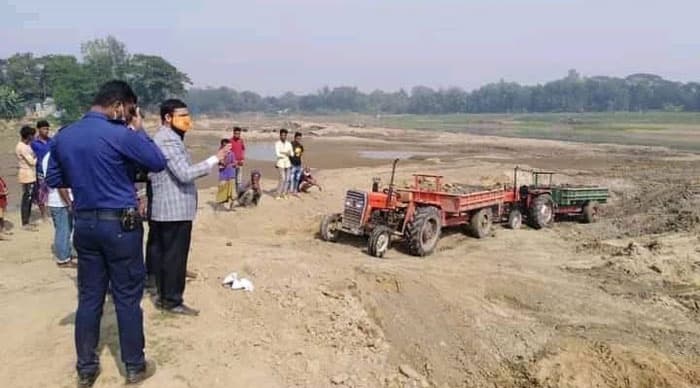 গোমতী চরে ভ্রাম্যমান আদালতের অভিযান