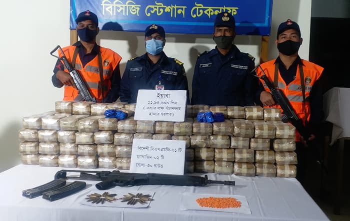 মাদক পাচারকারী-কোস্টগার্ড গোলাগুলি, ইয়াবা, গুলি ও অস্ত্র উদ্ধার