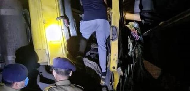 ট্রাকচাপায় ফুটপাতে ঘুমন্ত ১৫ শ্রমিকের মৃত্যু