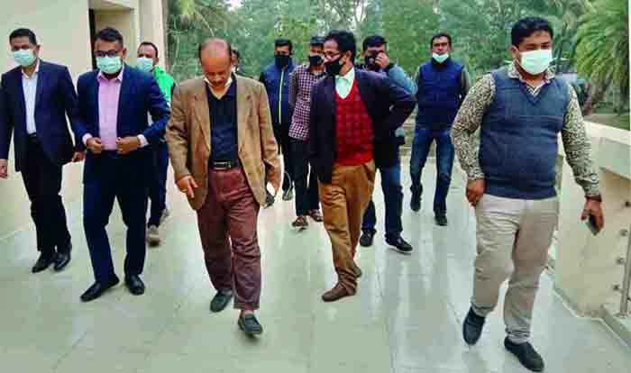 বরিশালে হস্তান্তরের আগেই নবনির্মিত ইউএনও’র বাসভবনে ফাটল
