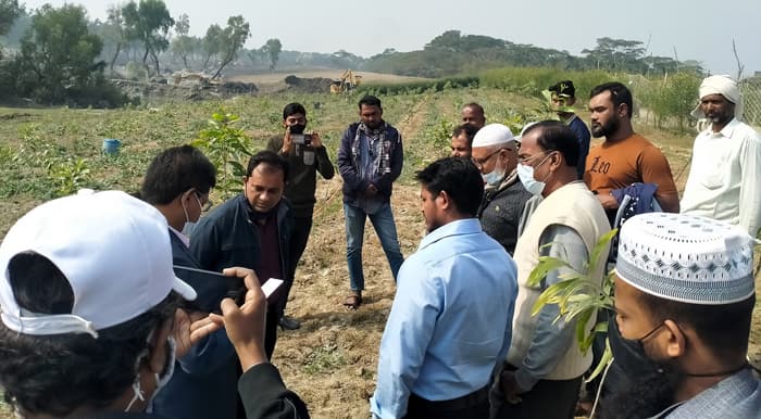 কুয়াকাটায় সেই কৃষকের তরমুজ ক্ষেত পরিদর্শনে ইউএনও