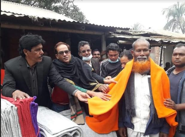 লালপুরে এমপির পক্ষে শীতার্তদের মাঝে কম্বল বিতরন