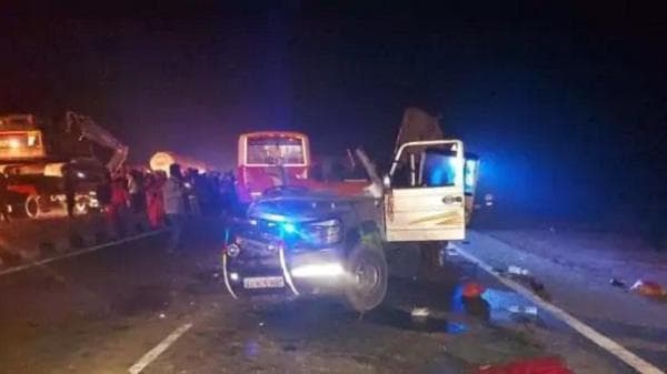 বৌভাতে যাওয়ার পথে ট্রাক চাপায় ১৪ জনের মৃত্যু