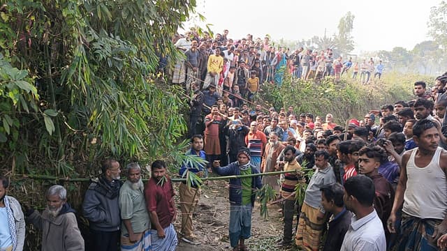 ভ্যান চালকের মরদেহ উদ্ধারের পর এবার মাথা ও ছুড়ি-মোবাইল উদ্ধার