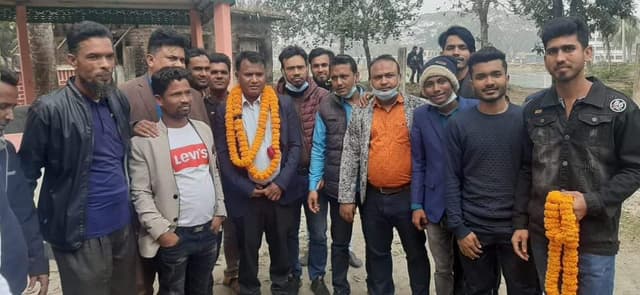 শরীয়তপুরে কেন্দ্রীয় যুবলীগের সদস্য আসাদুজ্জামান আজমকে ফুলের শুভেচ্ছা