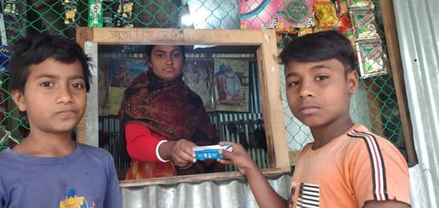 মুদি দোকান করে সংসার চলছে কিন্ডারগার্টেন শিক্ষিকার!