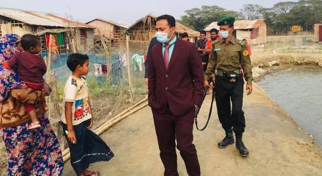 আশাশুনির কল্যাণপুরে গুচ্ছগ্রাম  পরিদর্শনে ইউএনও